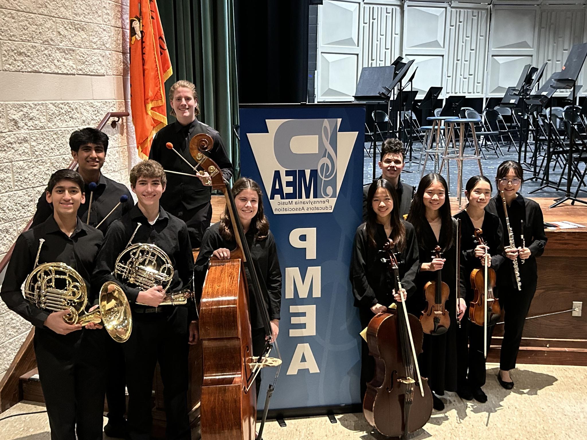 在PMEA第11区管弦音乐节上取得成功