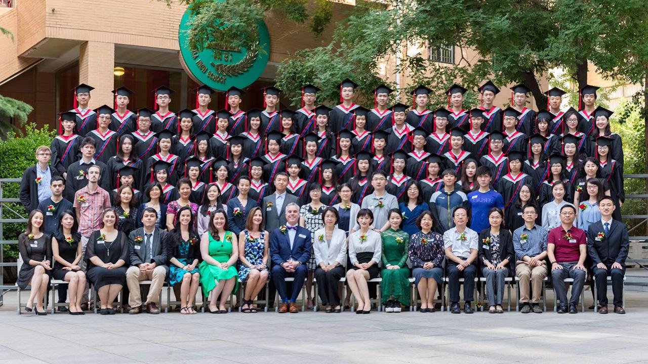 十大体育外围平台排名辅导员帮助中国学生准备去美国上大学